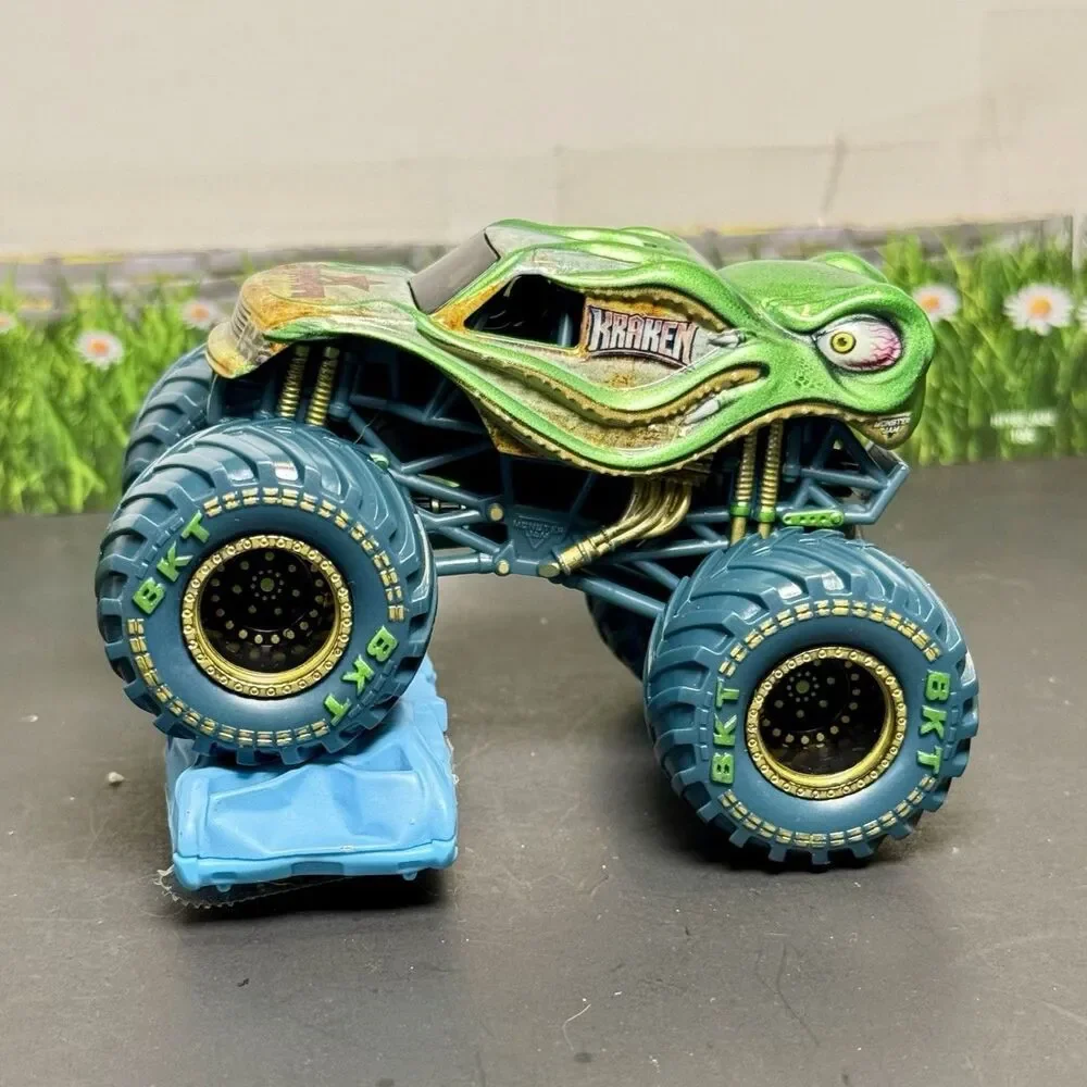 CUSTOM Hot Wheels Monster Jam Kraken Sea Creature Green Gold 1:64 Monster Truck